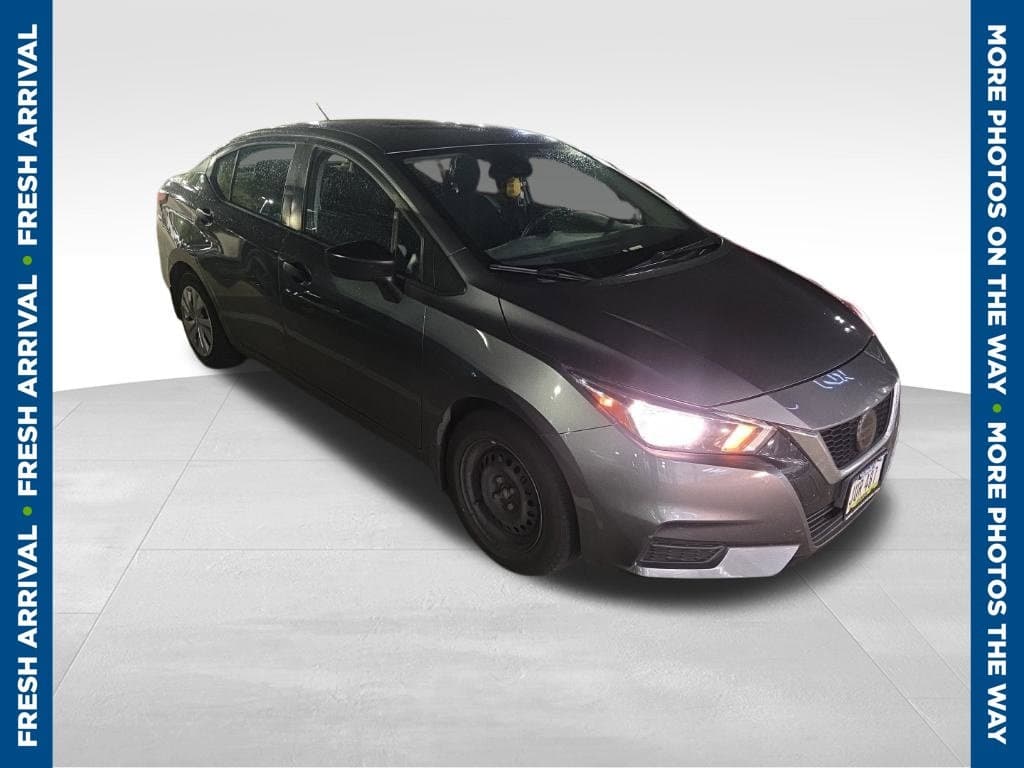 2020 Nissan Versa Base — photo 1 of 7