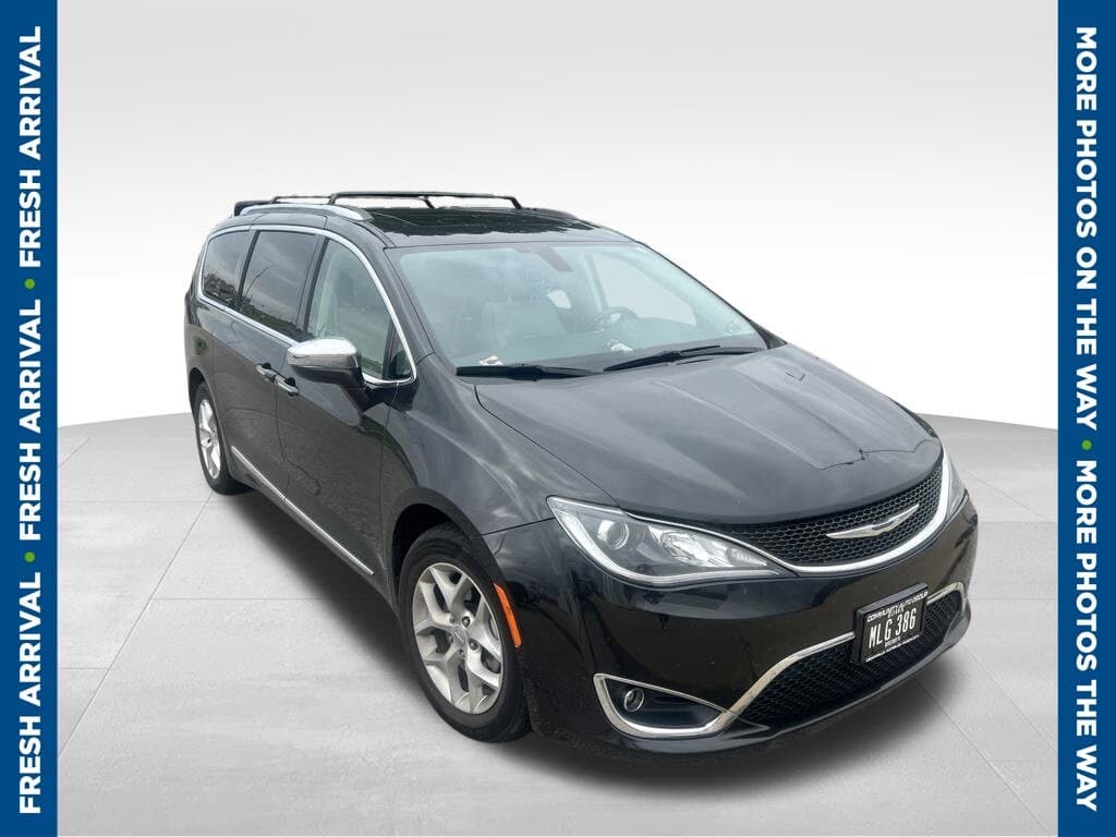 2020 Chrysler Pacifica Limited — photo 1 of 7