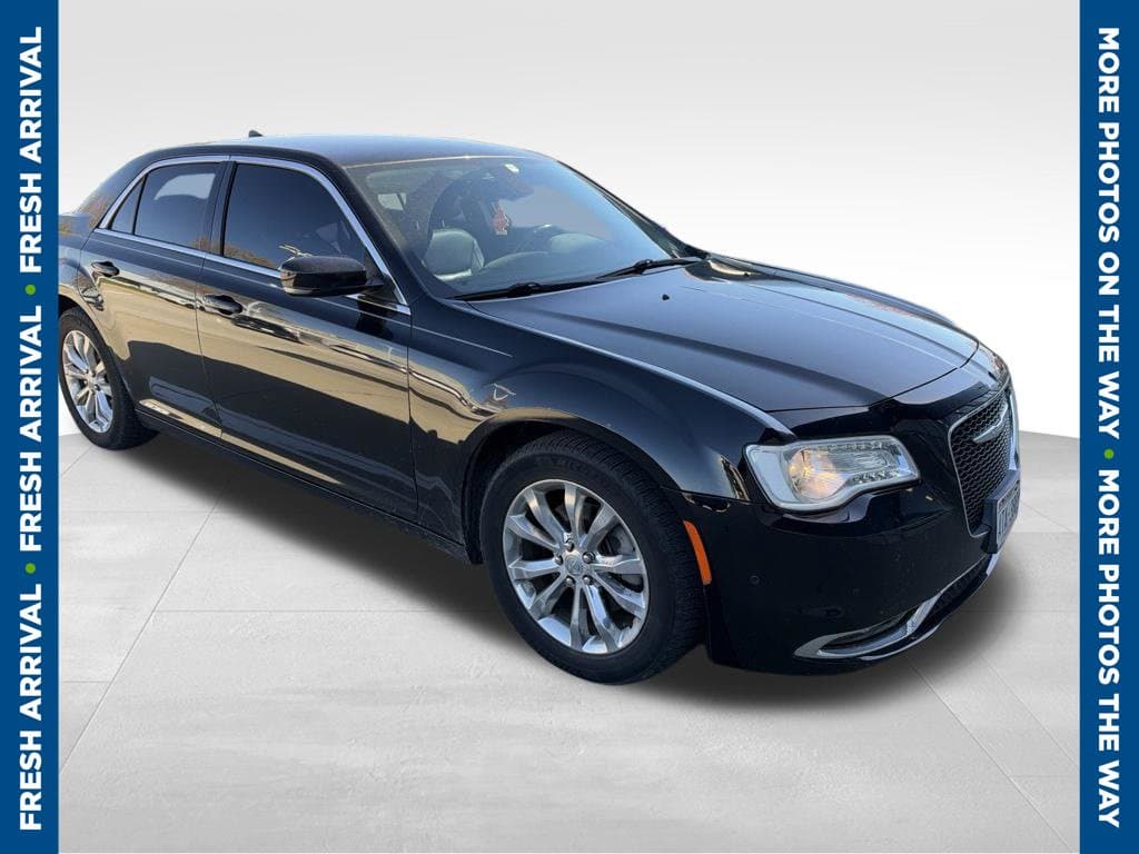 2015 Chrysler 300 Limited — photo 1 of 6