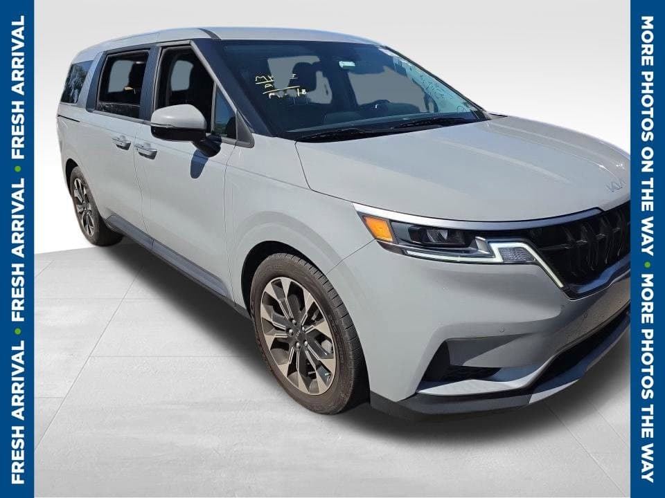 2024 Kia Carnival EX — photo 1 of 10