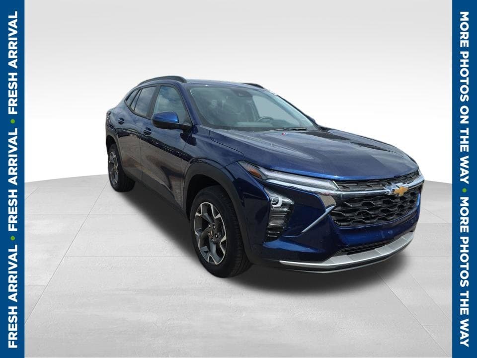 2024 Chevrolet Trax LT — photo 1 of 8