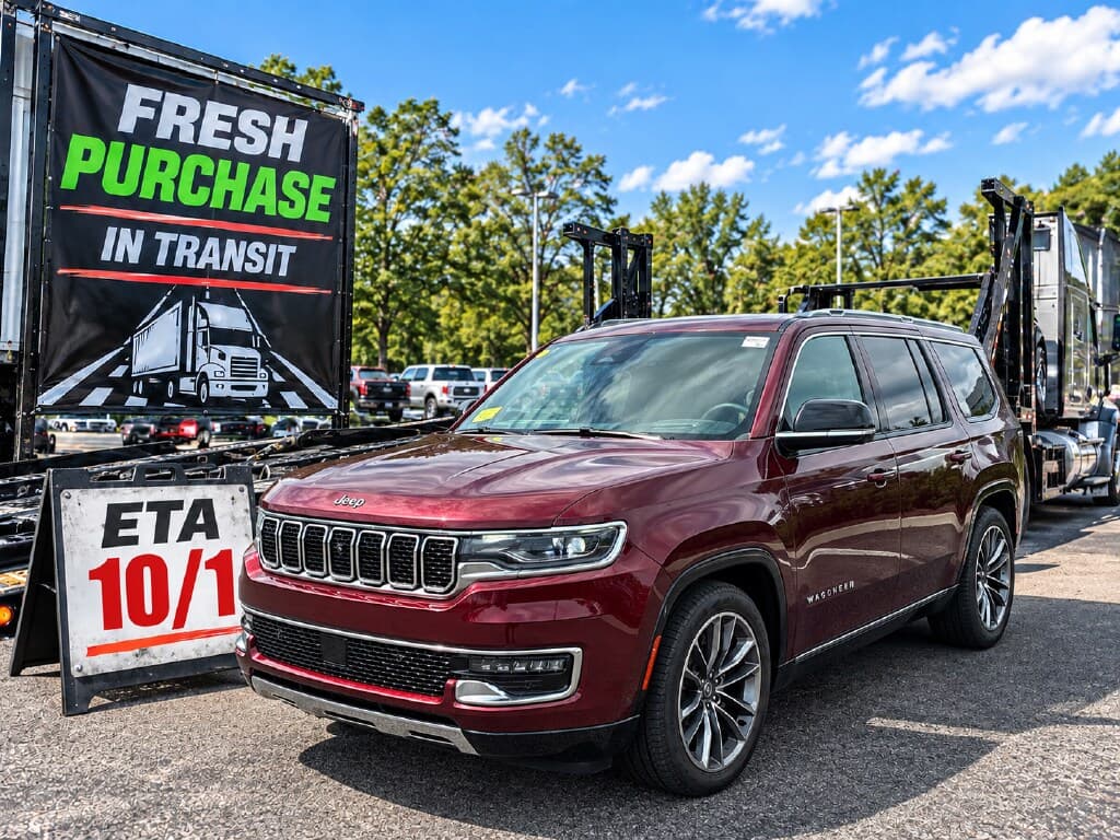 2023 Jeep Wagoneer Series III — photo 1 of 15