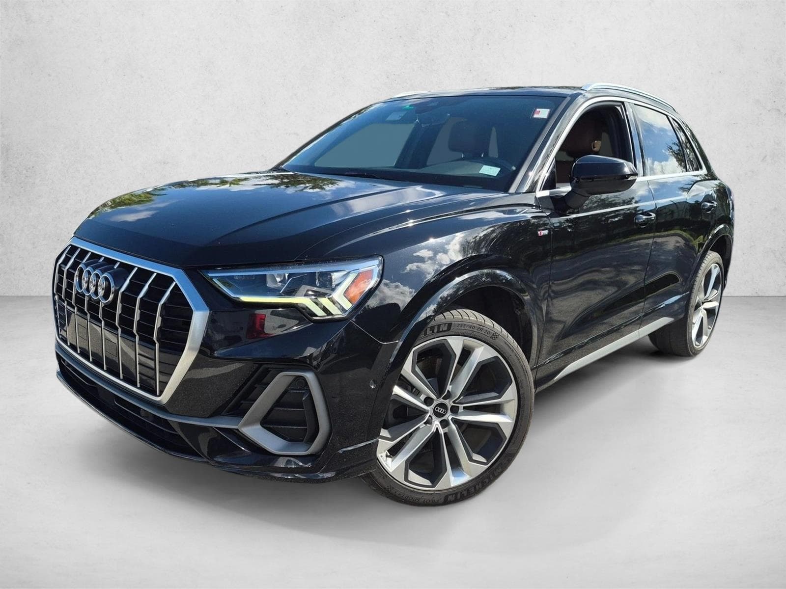 2021 Audi Q3 Base — photo 1 of 18