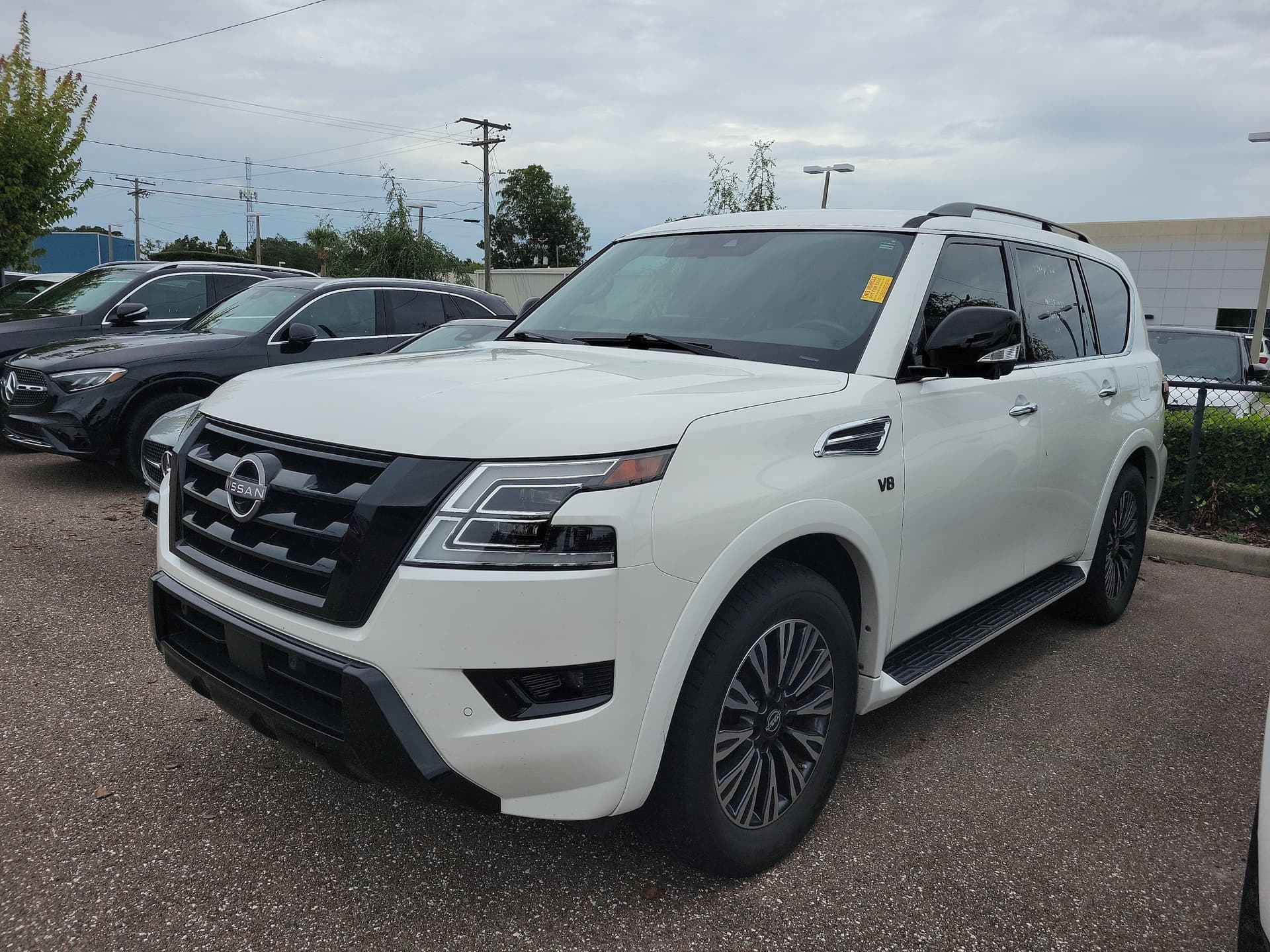 2021 Nissan Armada SL — photo 1 of 2