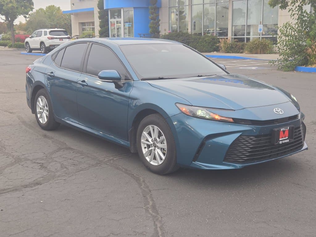 2025 Toyota Camry Base — photo 1 of 7
