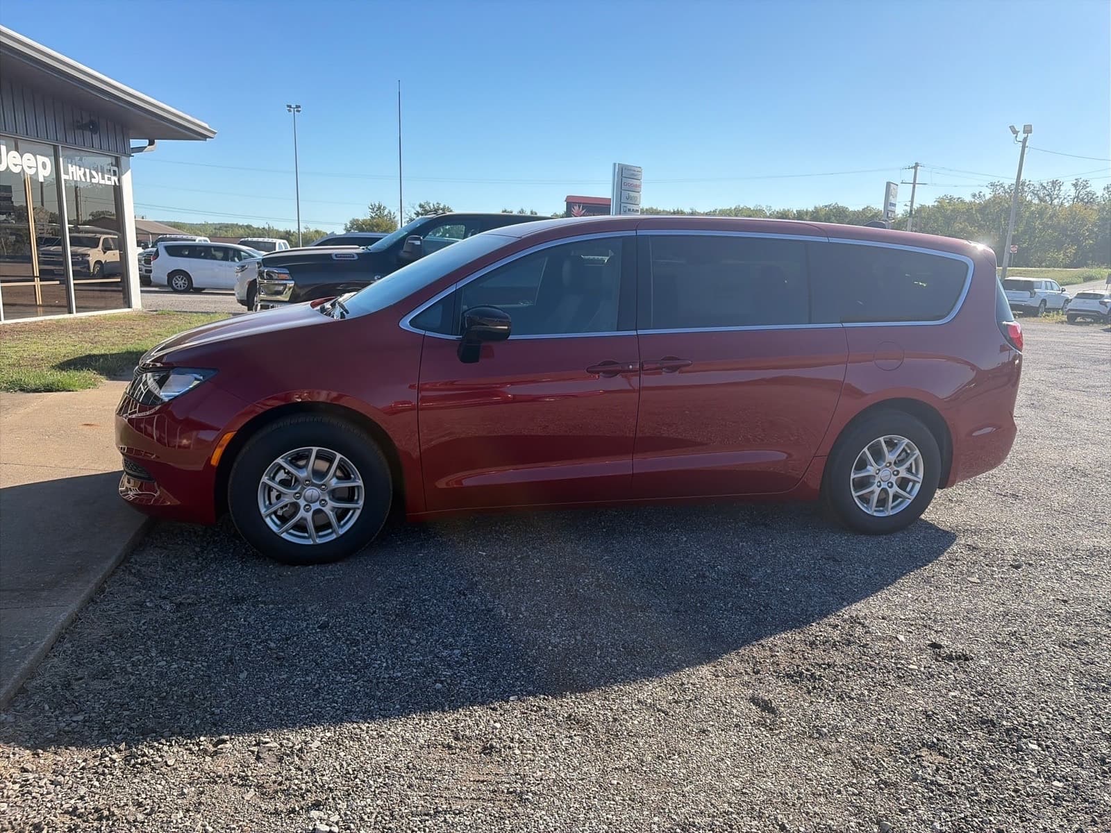 2027 Chrysler Pacifica LX — photo 1 of 16