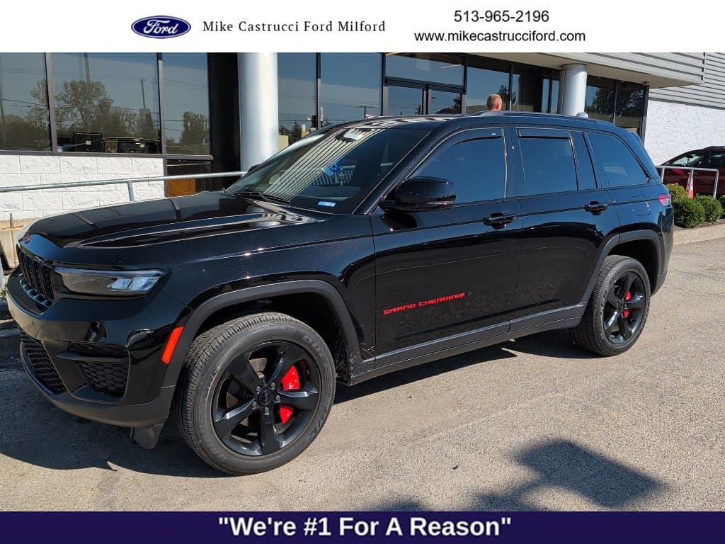 2022 Jeep Grand Cherokee Altitude — photo 1 of 8