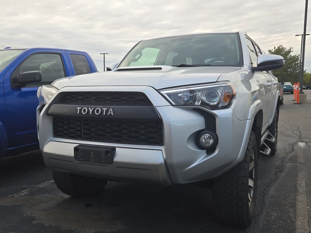 2019 Toyota 4Runner SR5 — photo 1 of 10