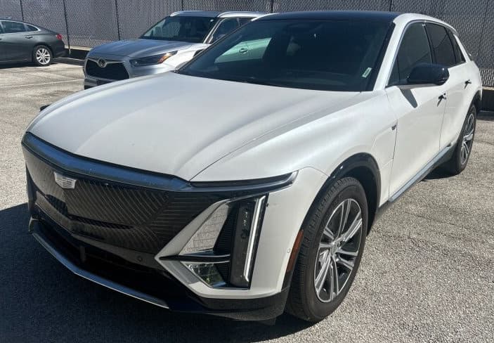 2024 Cadillac LYRIQ Luxury — photo 1 of 4