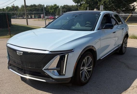2024 Cadillac LYRIQ Luxury — photo 1 of 2