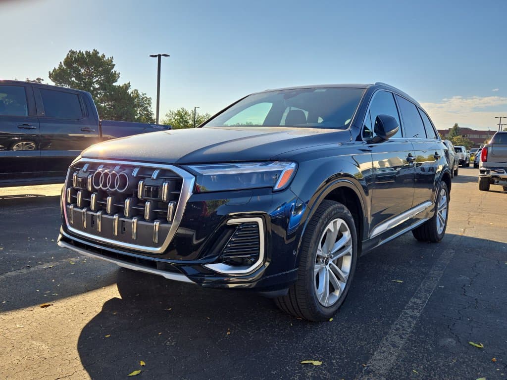 2025 Audi Q7 Premium — photo 1 of 10