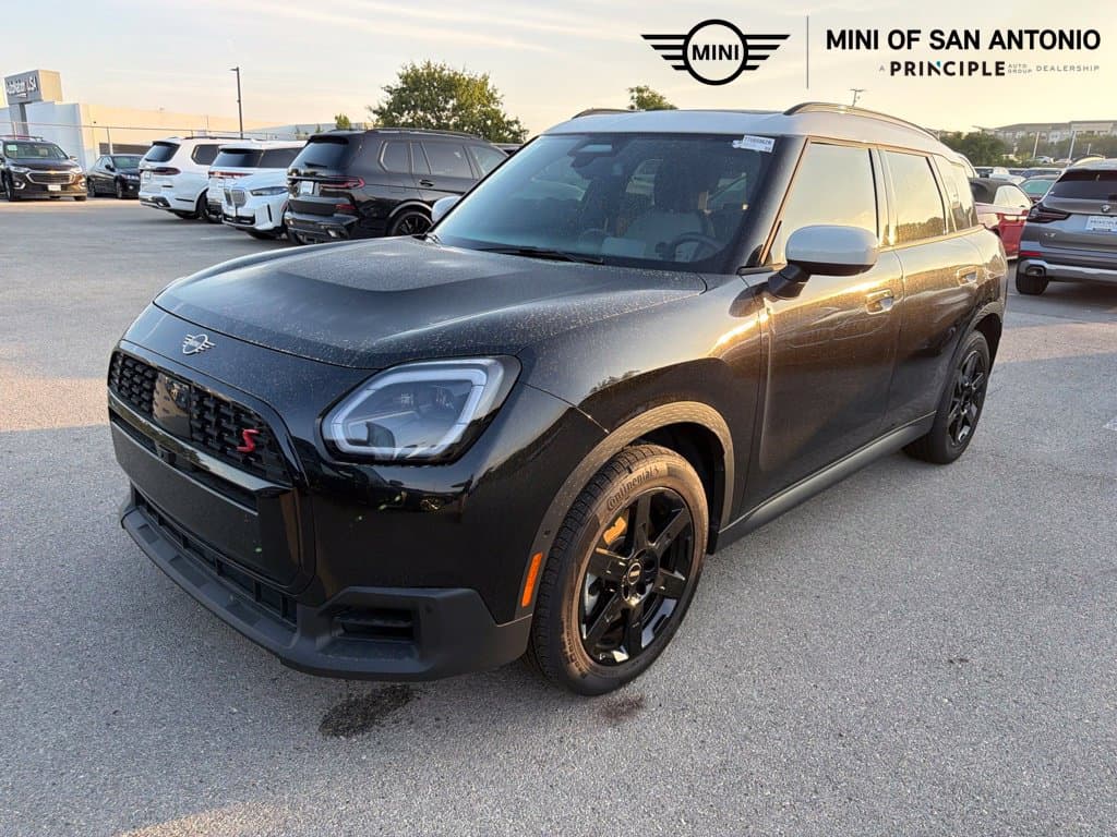 2026 Mini Countryman Base — photo 1 of 5