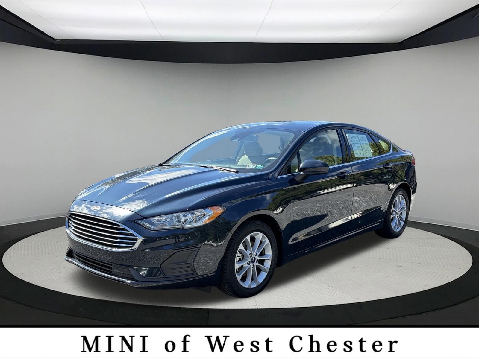 2020 Ford Fusion SE — photo 1 of 17