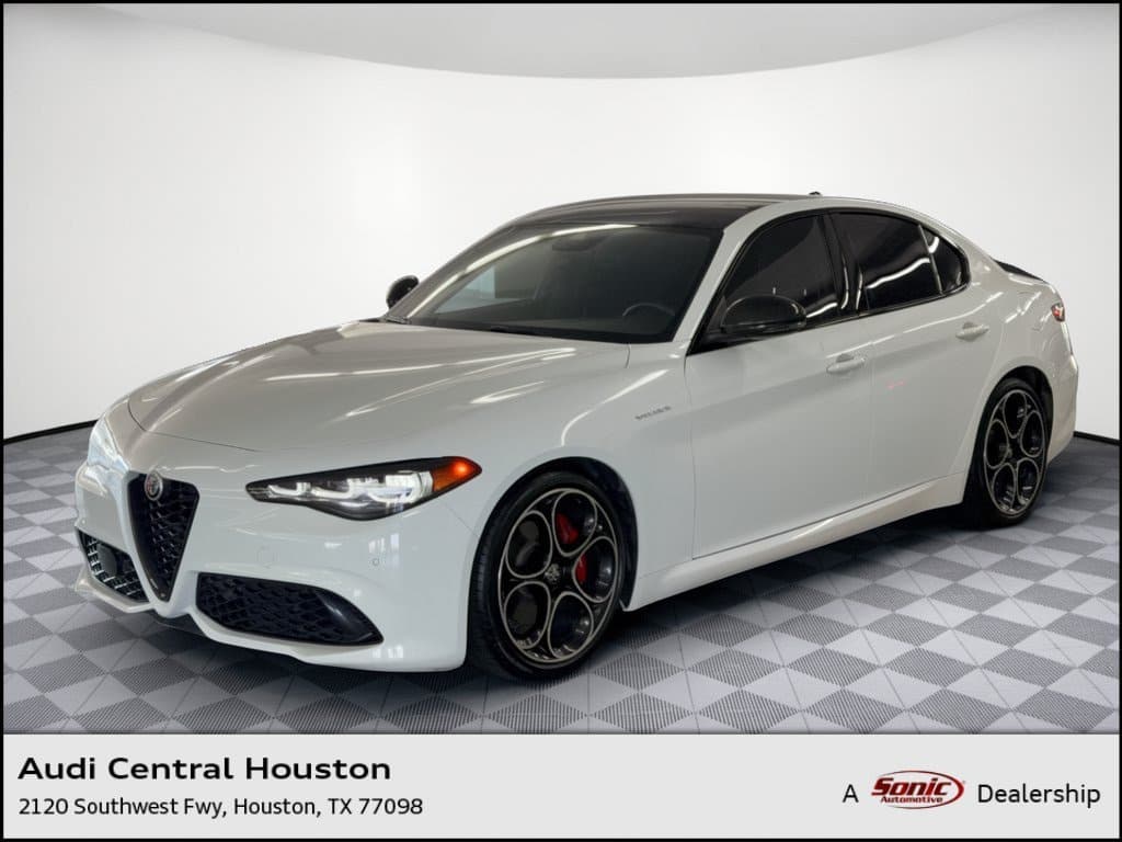 2024 Alfa Romeo Giulia Veloce — photo 1 of 31