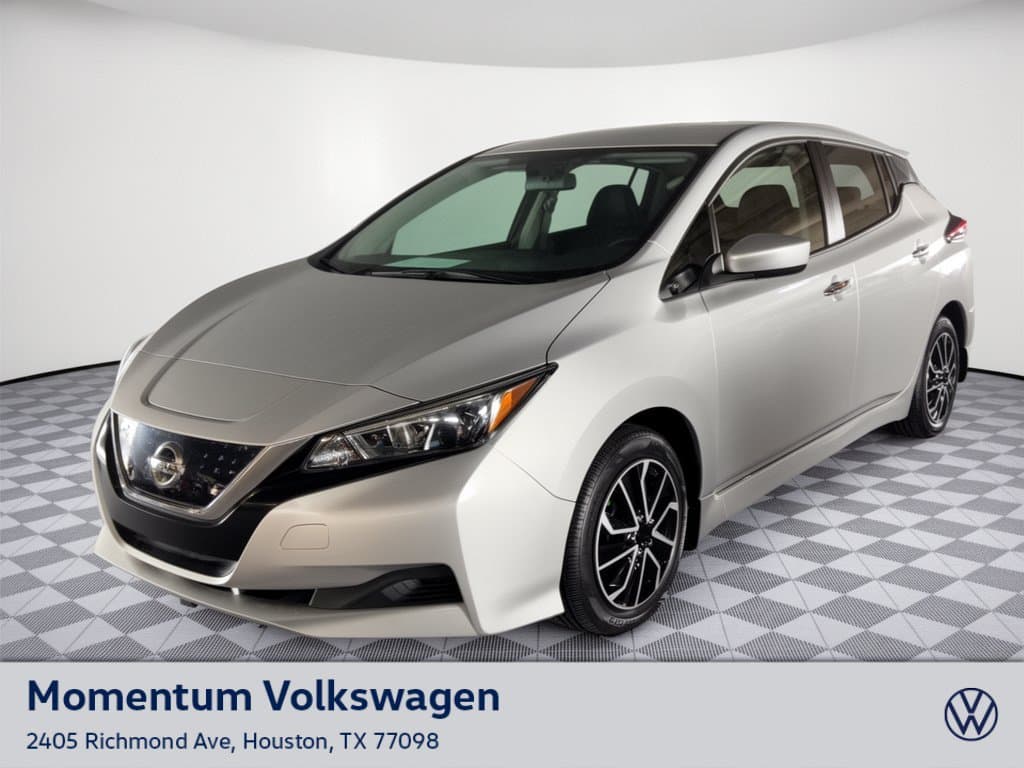 2020 Nissan LEAF S — photo 1 of 32