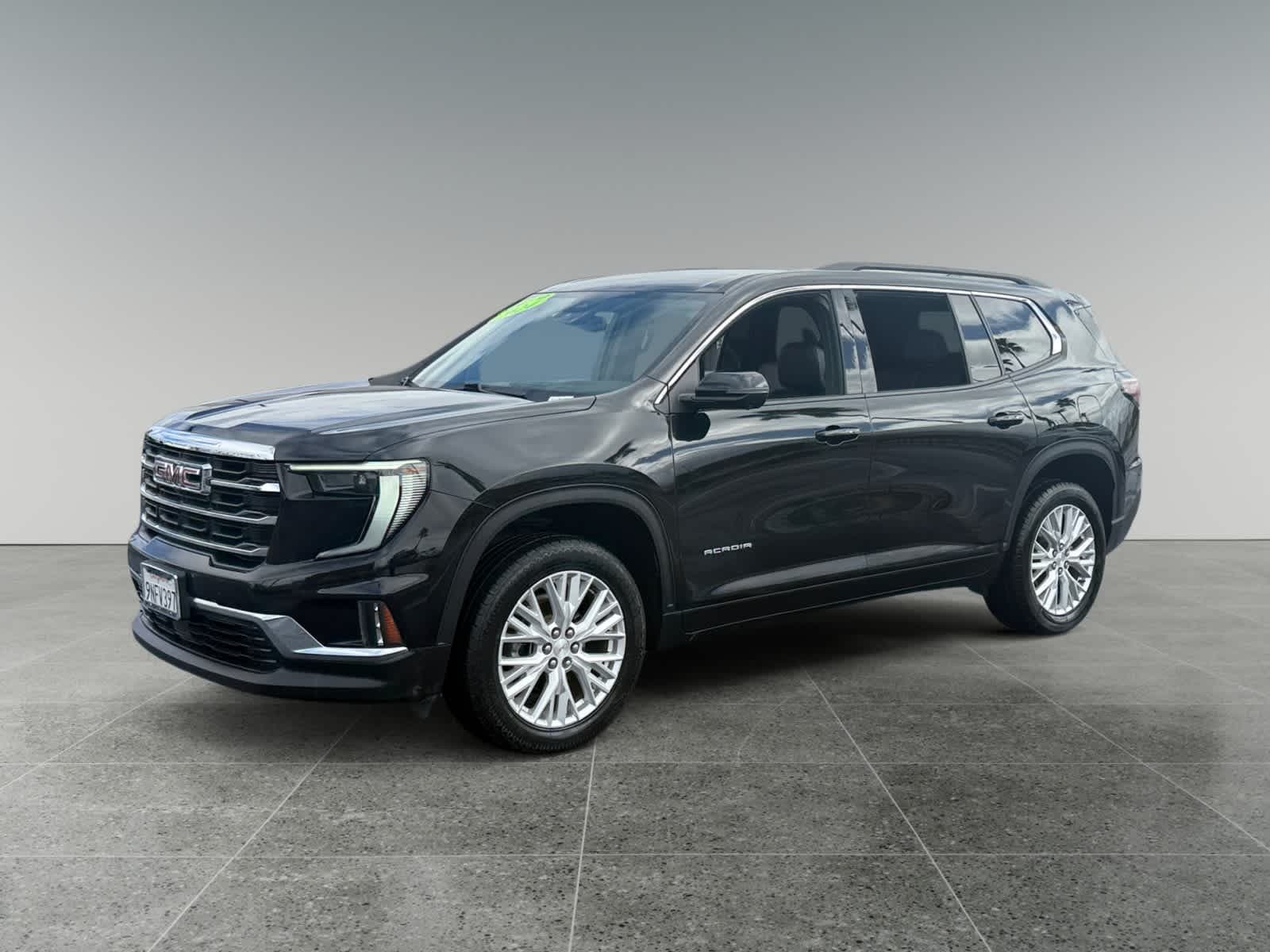 2024 GMC Acadia FWD Elevation — photo 1 of 15