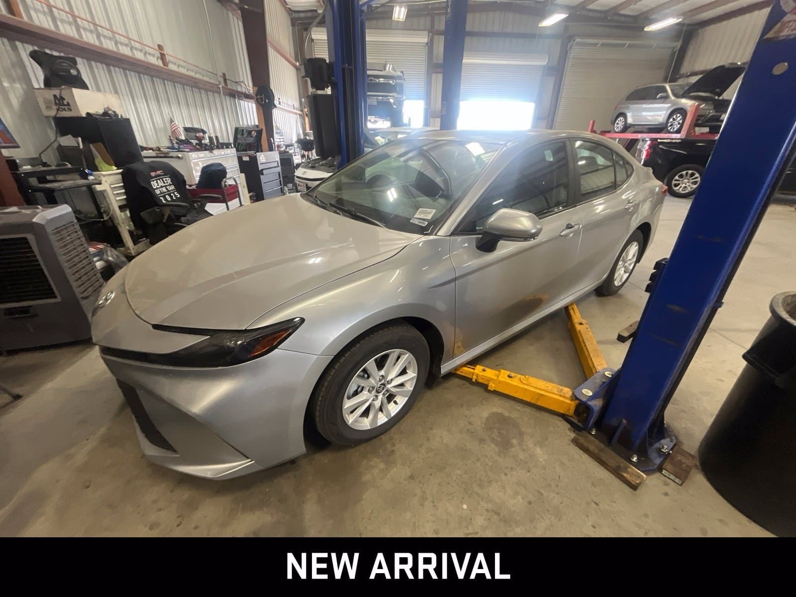2025 Toyota Camry LE — photo 1 of 8