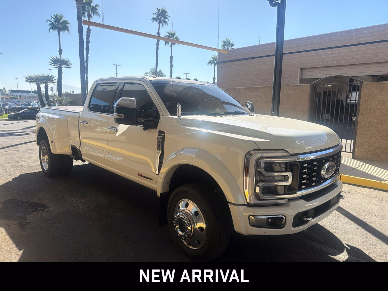 2024 Ford Super Duty F-450 DRW Platinum — photo 1 of 6