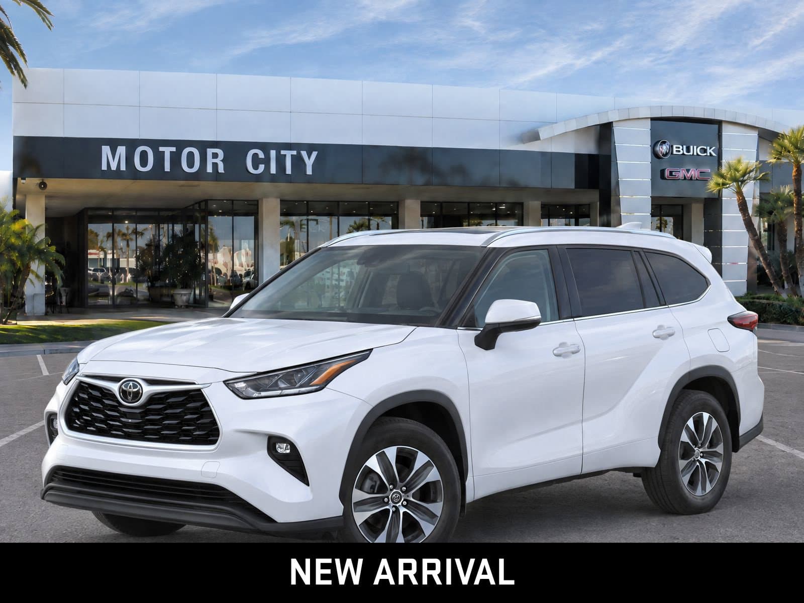 2025 Toyota Highlander LE — photo 1 of 8