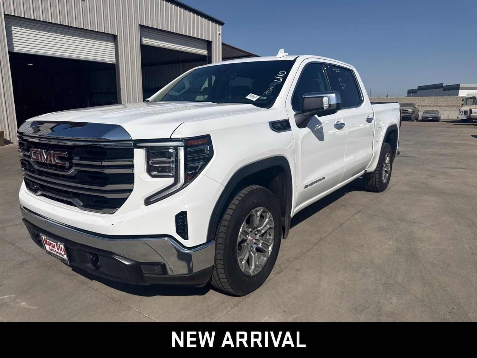 2025 GMC Sierra 1500 SLT — photo 1 of 10