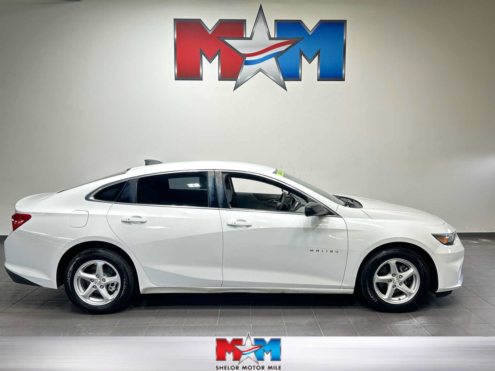 2017 Chevrolet Malibu LS — photo 1 of 30