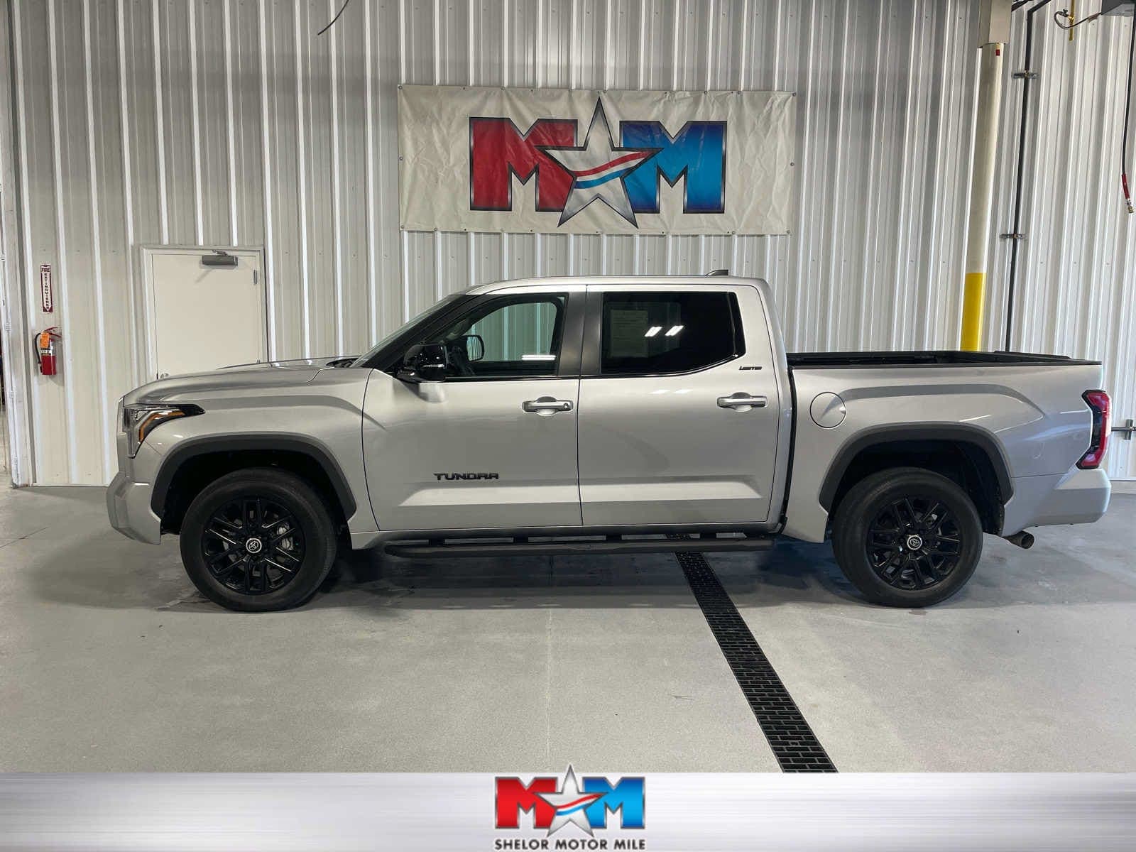 2024 Toyota Tundra 4WD Limited — photo 1 of 8