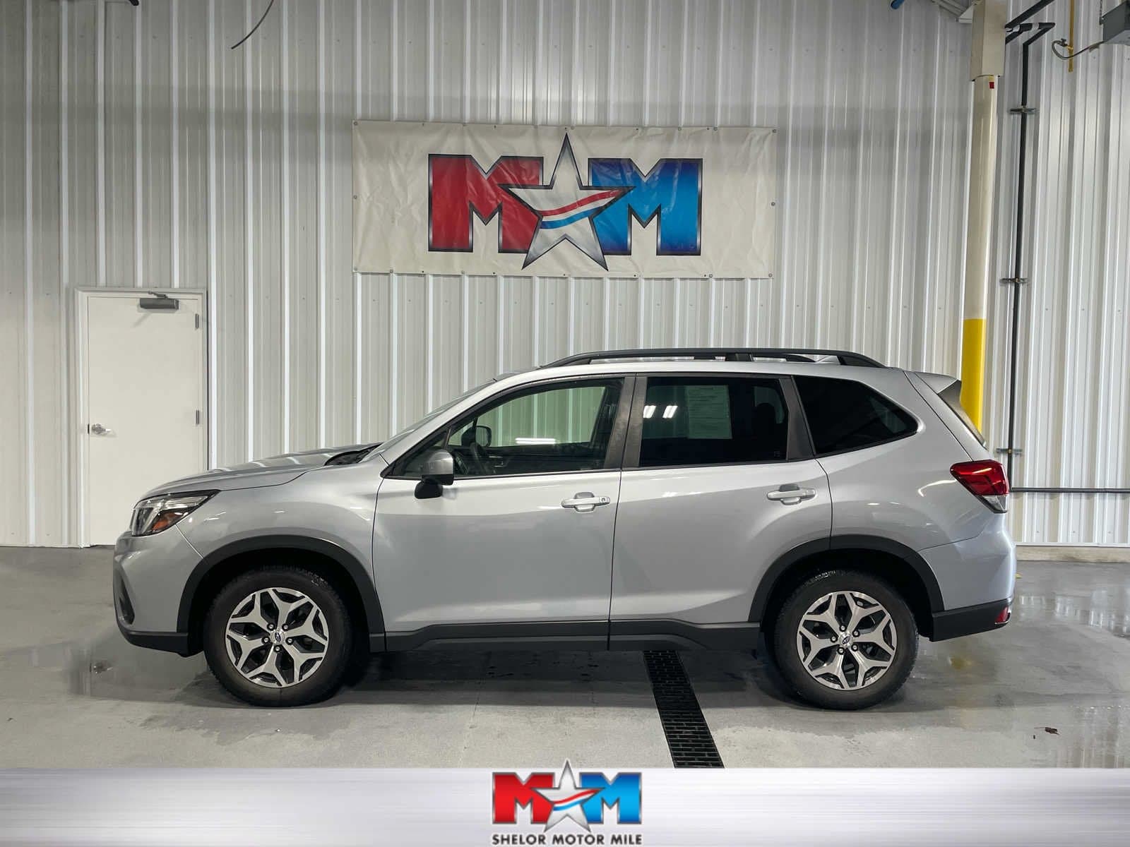 2021 Subaru Forester Premium — photo 1 of 8