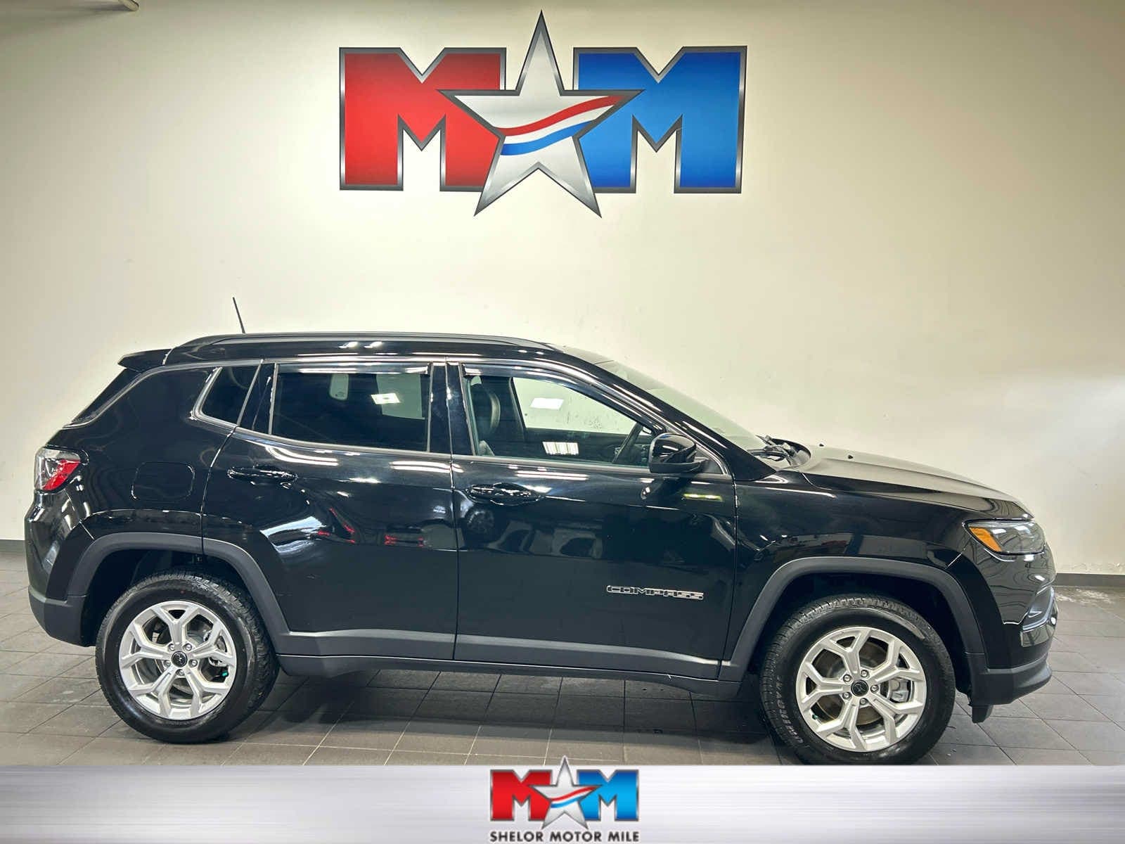 2025 Jeep Compass Latitude — photo 1 of 10