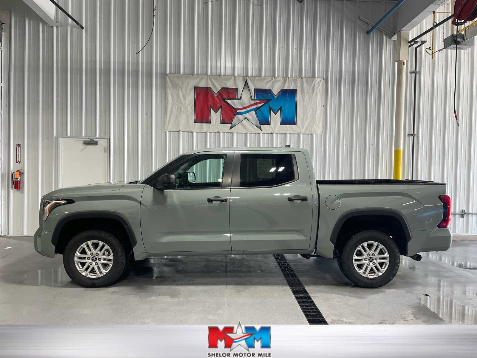 2024 Toyota Tundra 4WD SR5 — photo 1 of 8