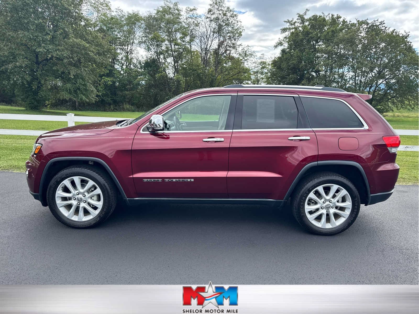 2017 Jeep Grand Cherokee Limited — photo 1 of 12