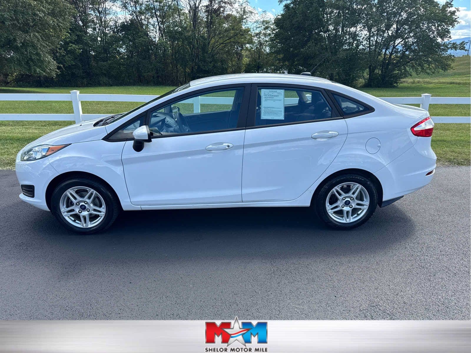 2019 Ford Fiesta SE — photo 1 of 12