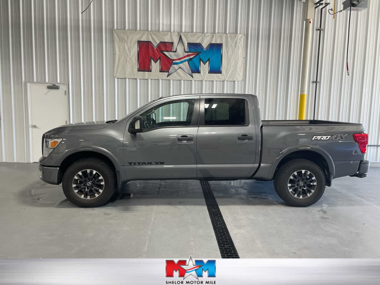 2018 Nissan Titan PRO-4X — photo 1 of 8
