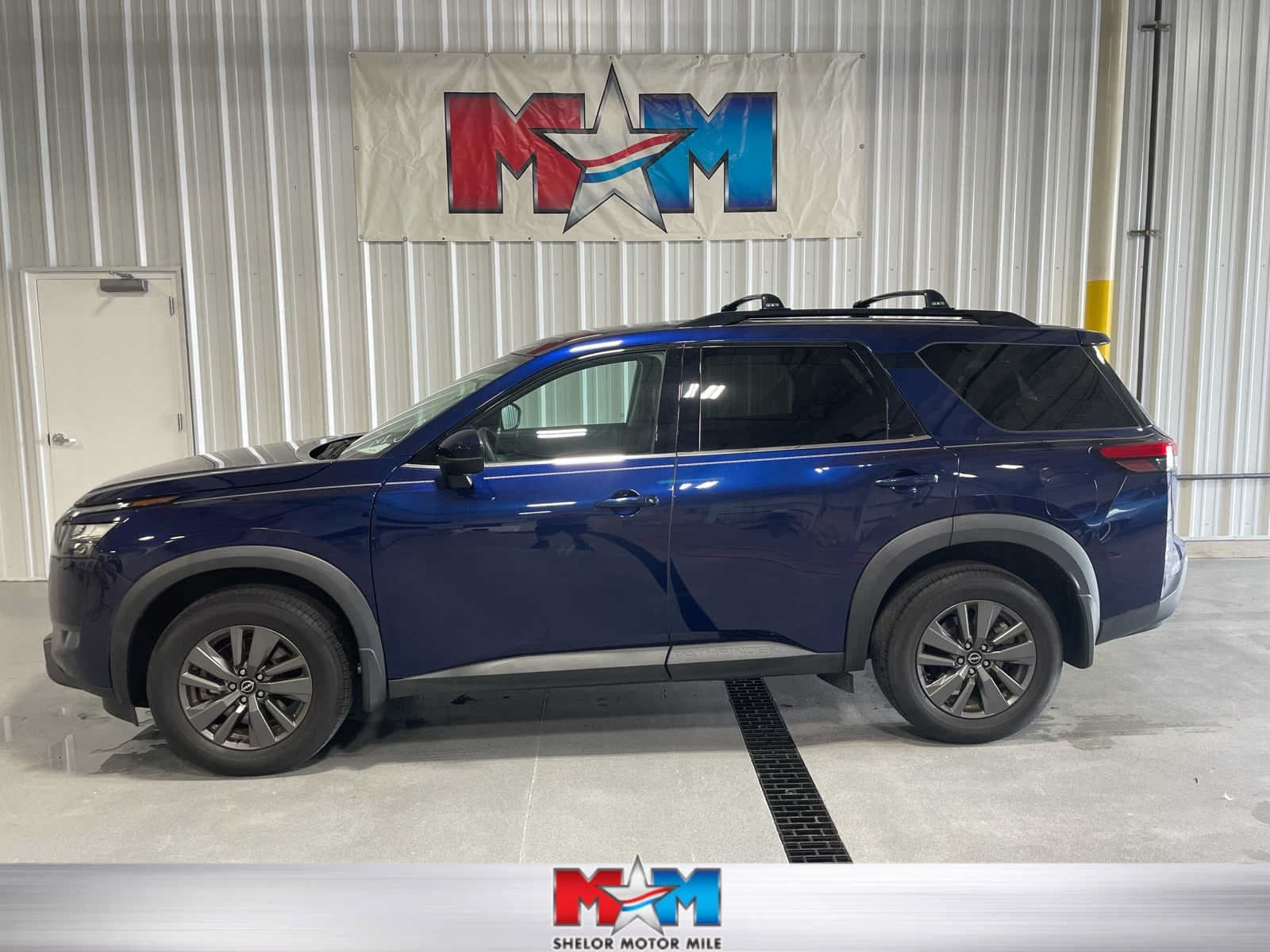 2024 Nissan Pathfinder SV — photo 1 of 8