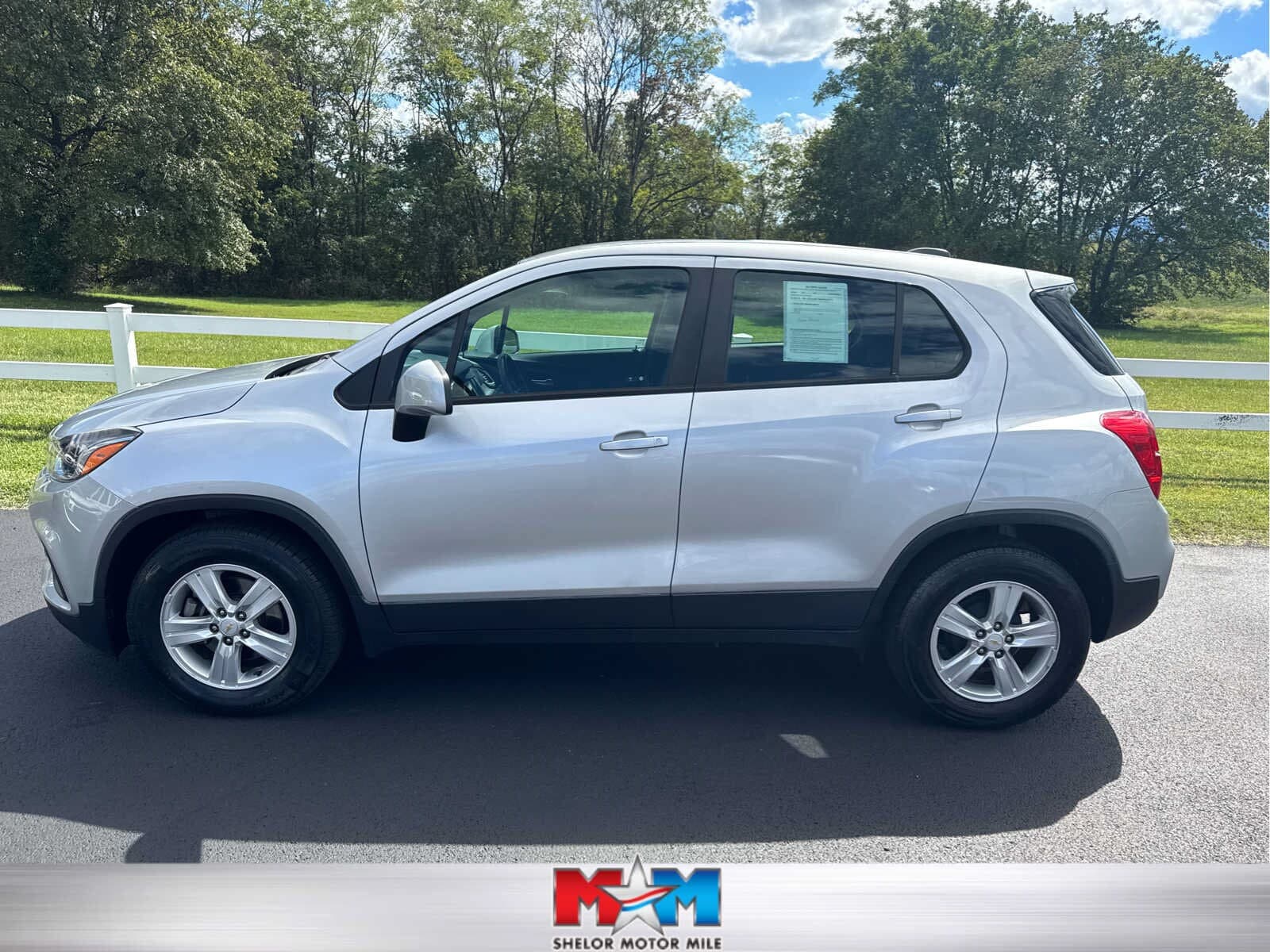 2021 Chevrolet Trax LS — photo 1 of 12