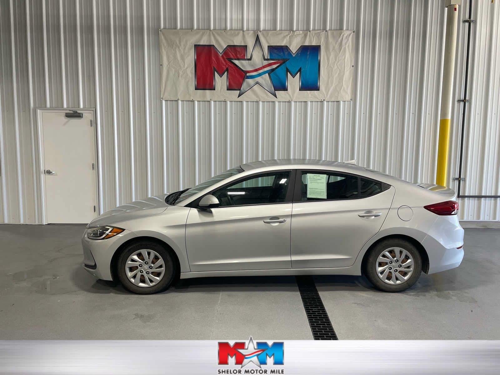 2017 Hyundai Elantra SE — photo 1 of 7