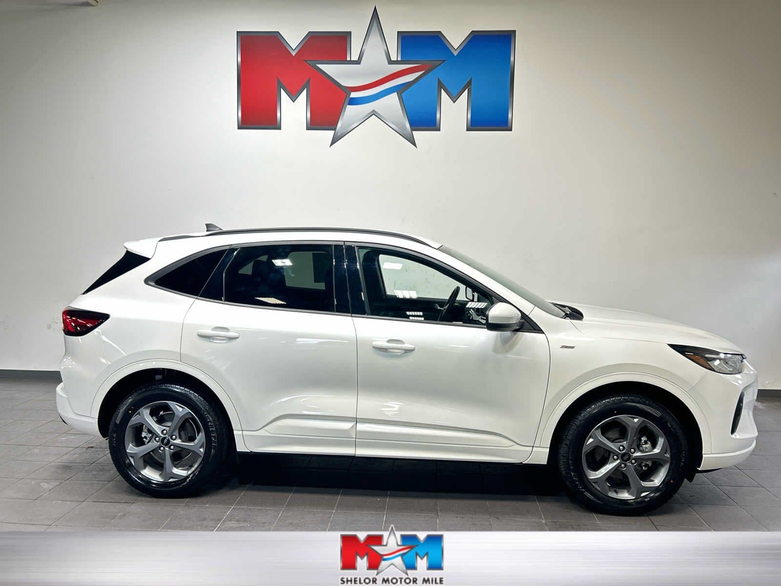 2024 Ford Escape ST-Line Select — photo 1 of 10