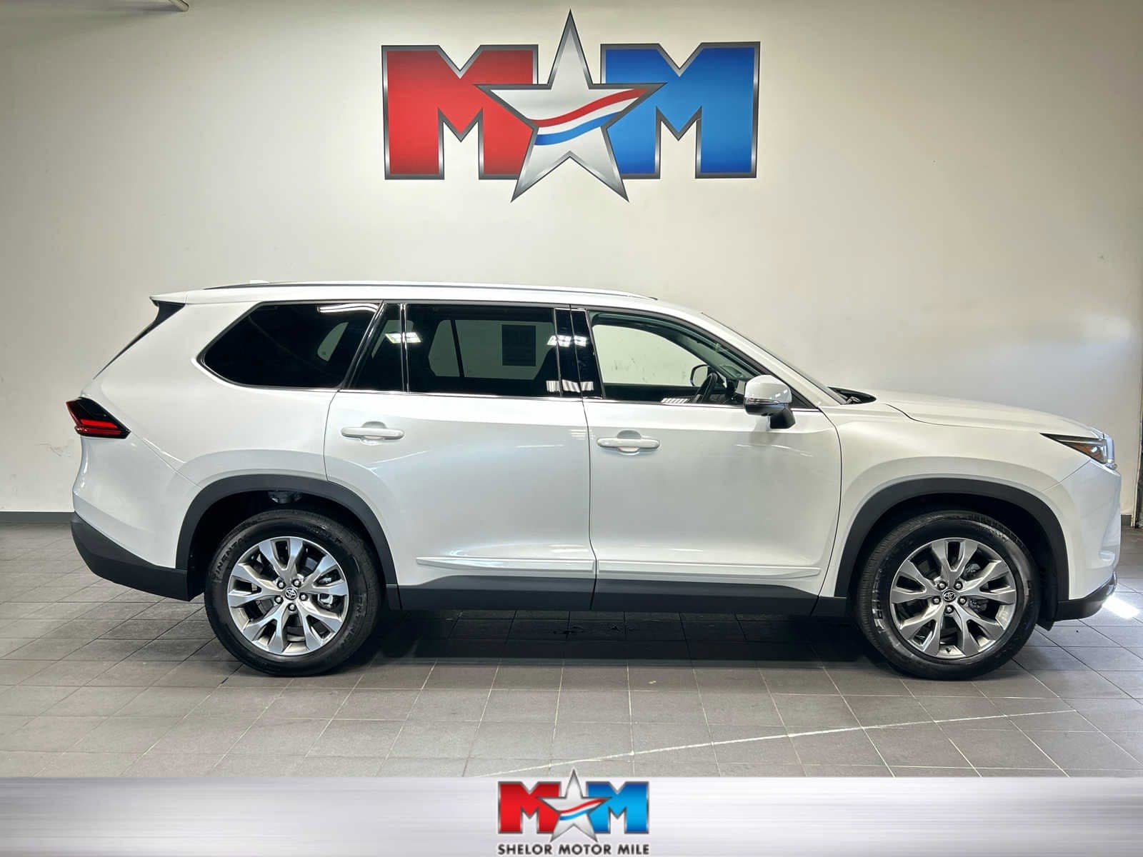 2025 Toyota Grand Highlander Limited — photo 1 of 31