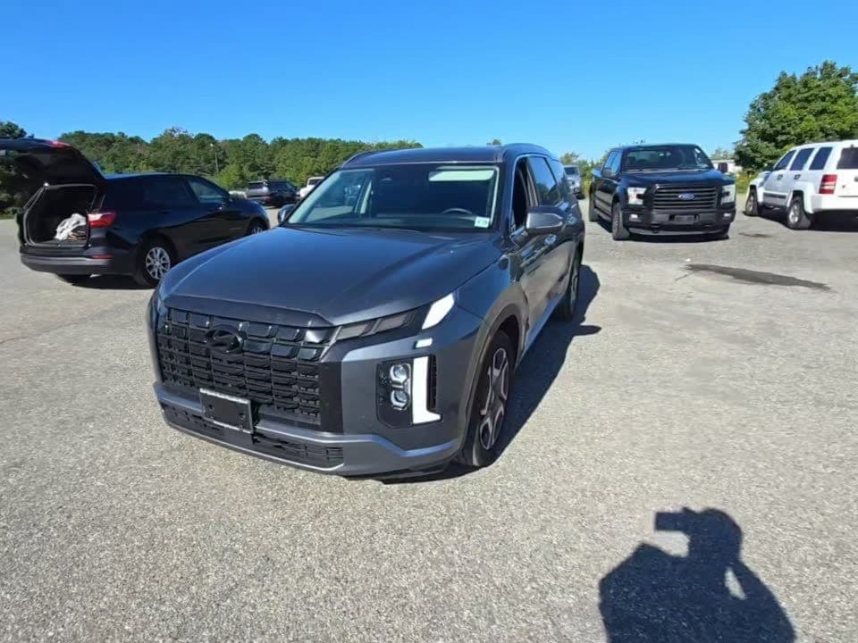 2024 Hyundai Palisade Base — photo 1 of 11
