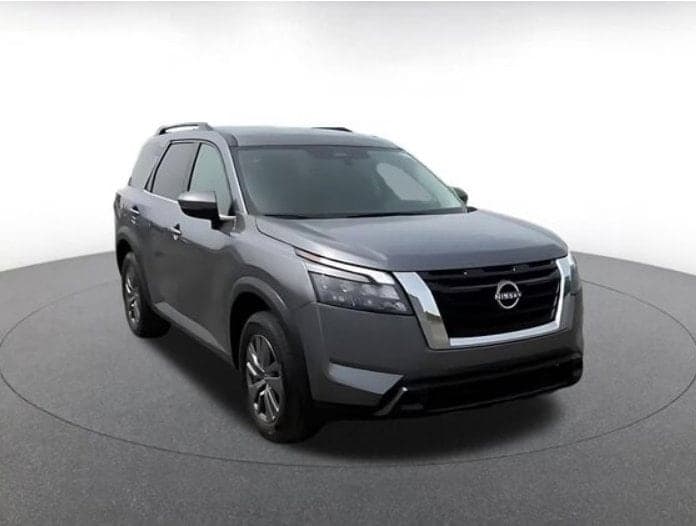 2025 Nissan Pathfinder SV — photo 1 of 3
