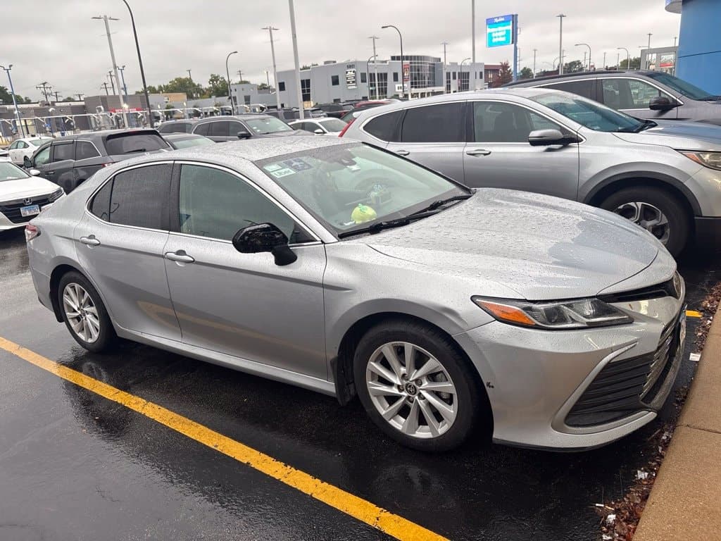 2022 Toyota Camry LE — photo 1 of 3