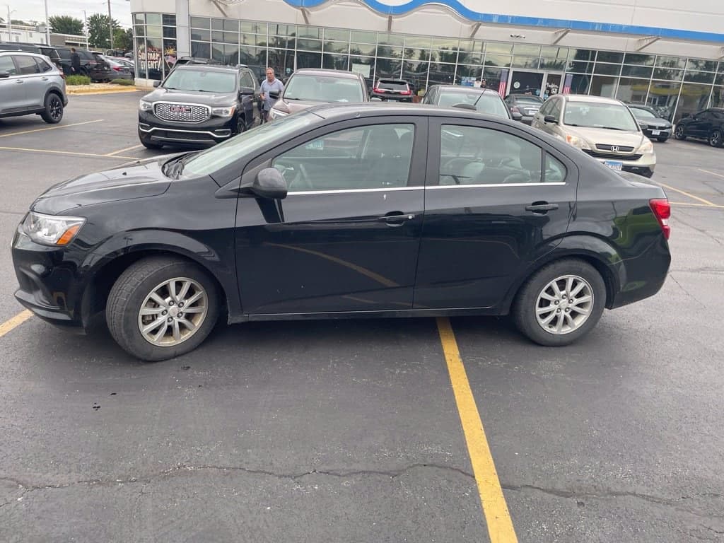2018 Chevrolet Sonic LT — photo 1 of 4