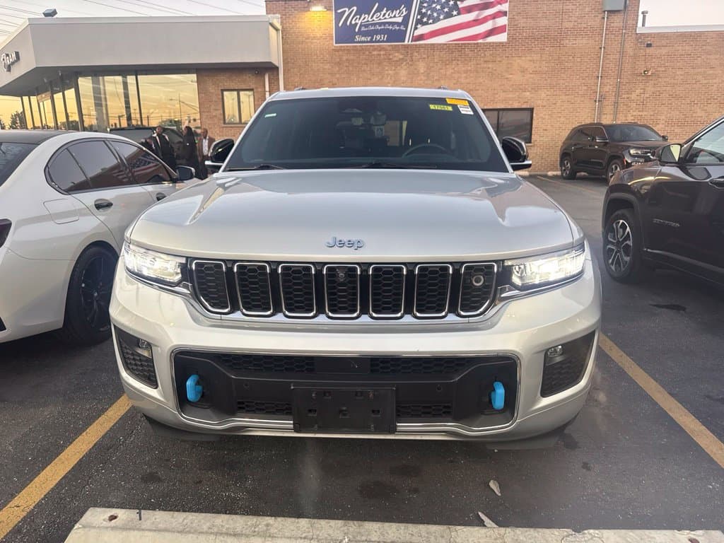 2023 Jeep Grand Cherokee Base — photo 1 of 3