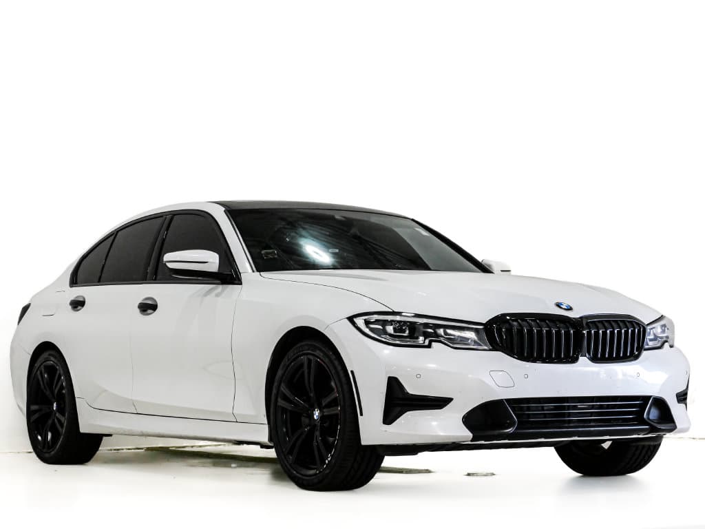 2020 BMW 3 Series 330i xDrive — photo 1 of 27
