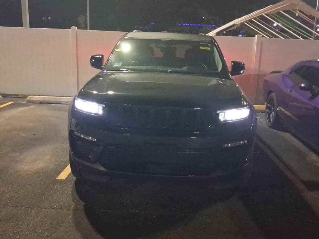 2023 Jeep Grand Cherokee Limited — photo 1 of 3