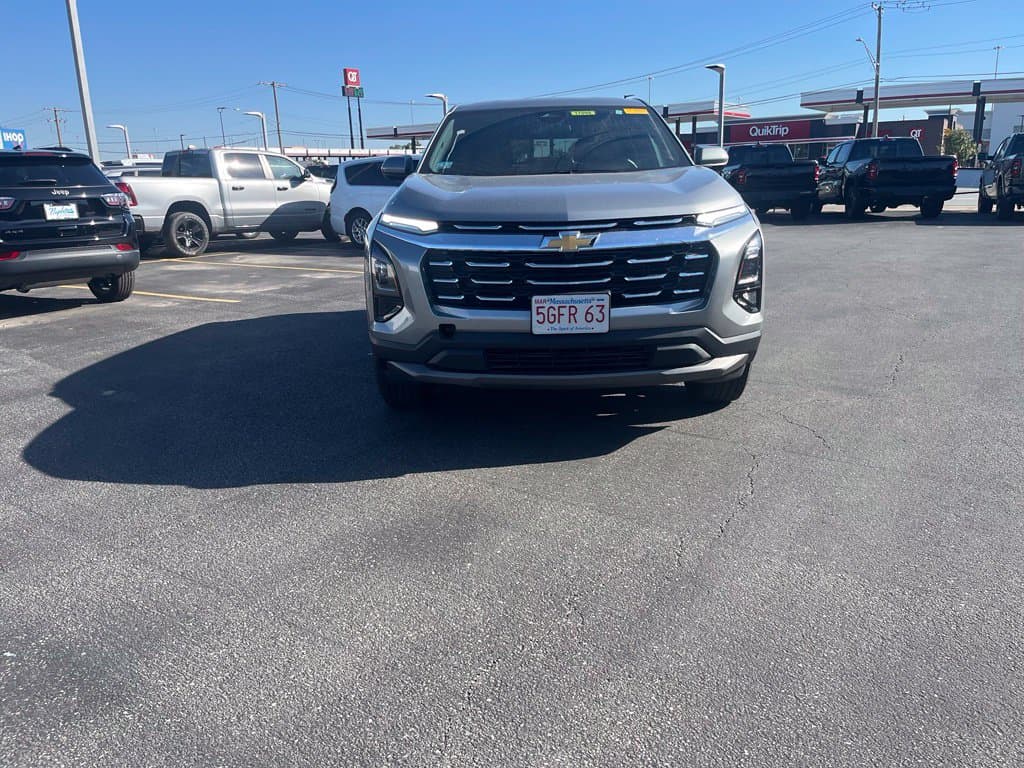 2025 Chevrolet Equinox FWD LT — photo 1 of 3