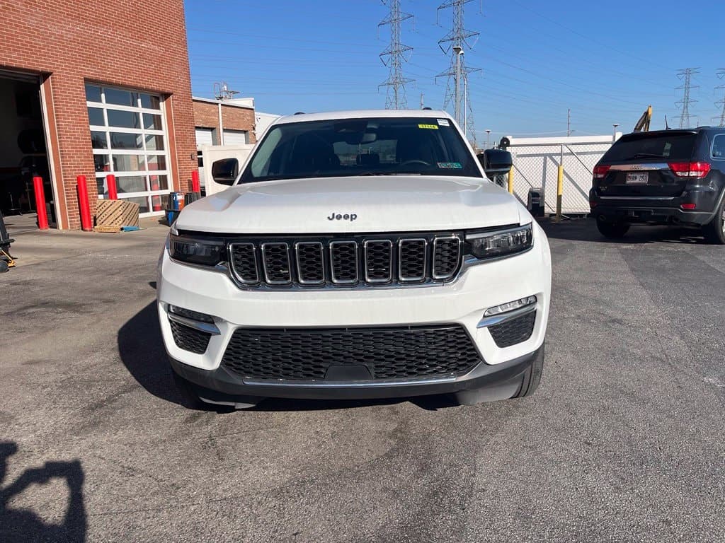 2023 Jeep Grand Cherokee Limited — photo 1 of 3