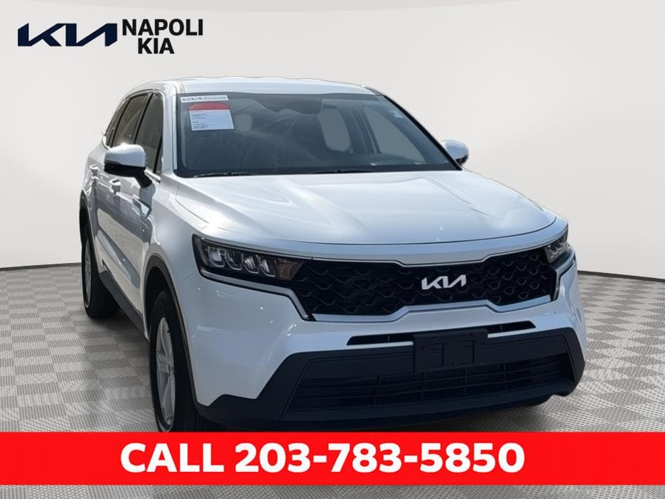 2022 Kia Sorento LX — photo 1 of 10