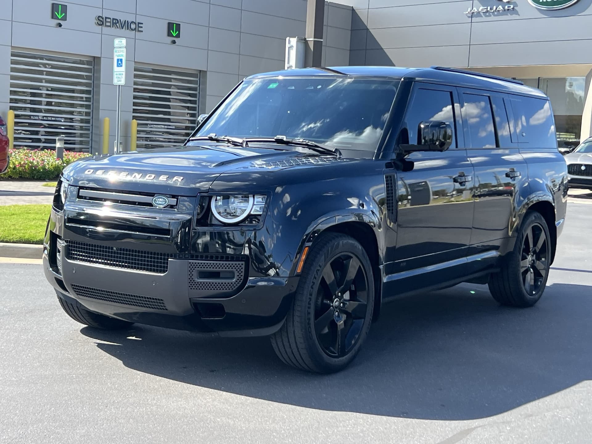 2023 Land Rover Defender S — photo 1 of 37