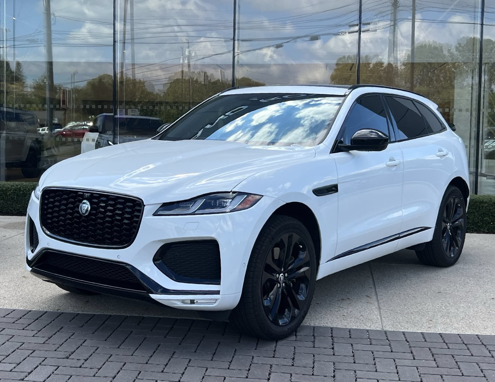 2026 Jaguar F-PACE R-Dynamic S — photo 1 of 32