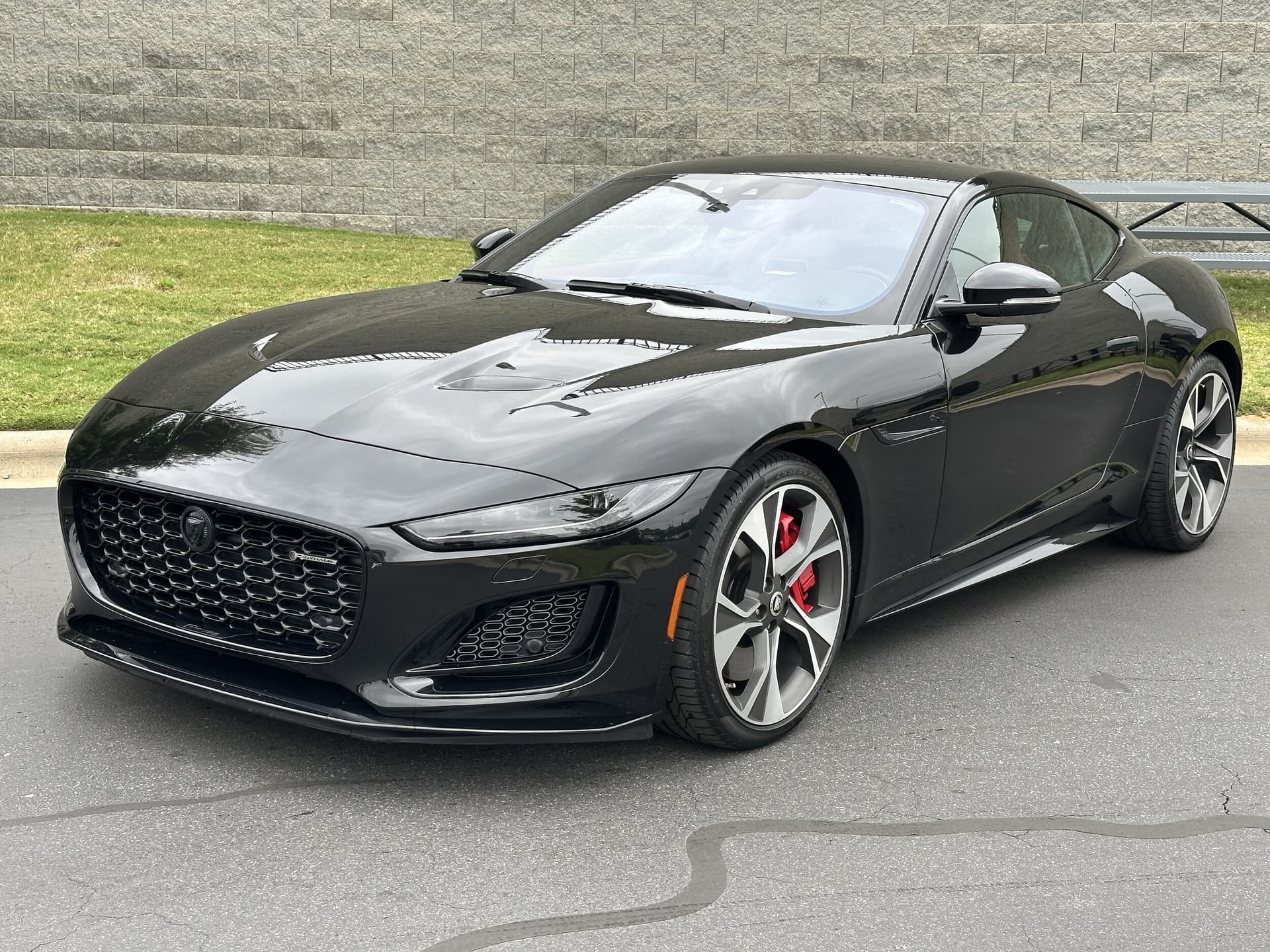 2024 Jaguar F-TYPE R-Dynamic — photo 1 of 34